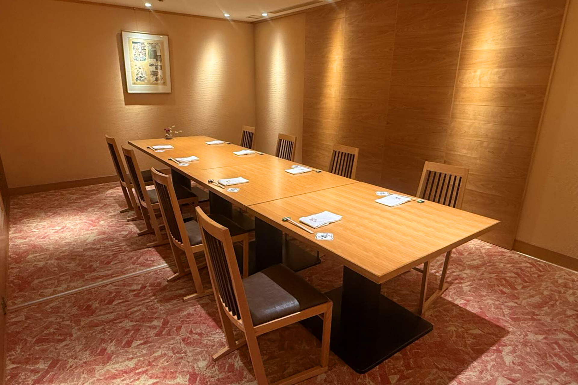 個室でゆったりと<br />
お過ごしください