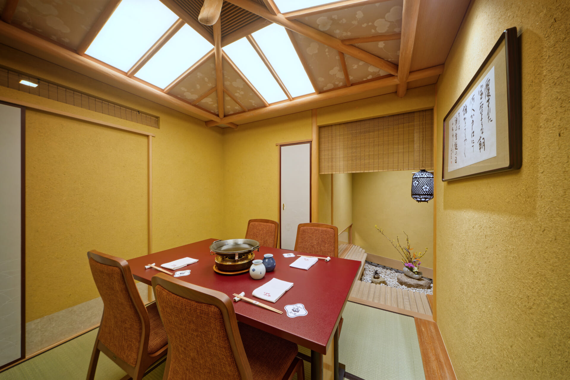 個室でゆったりと<br>お過ごしください